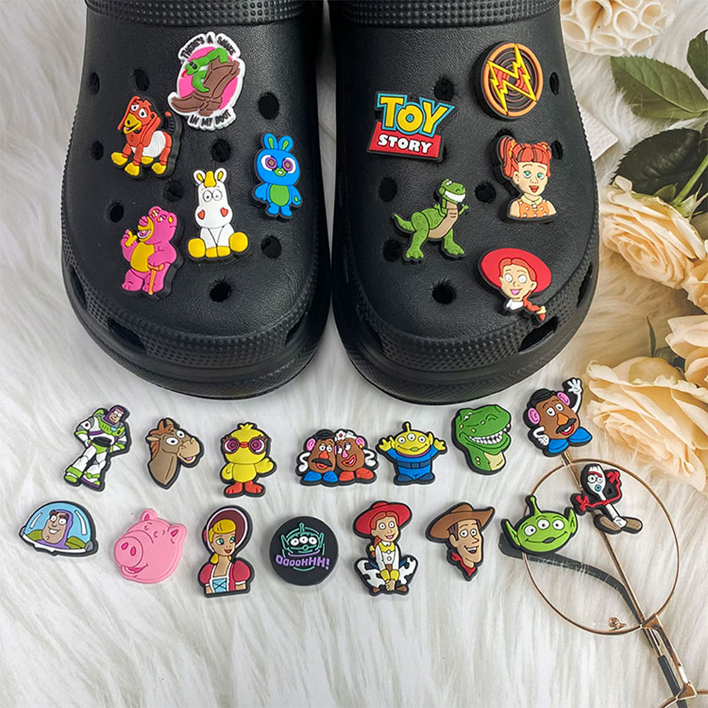 12/26 peças de Enfeites de Sapato Toy Story, Acessórios de Sapato de PVC do Buzz Lightyear, Fivelas Decorativas DIY para Sandálias Infantis
