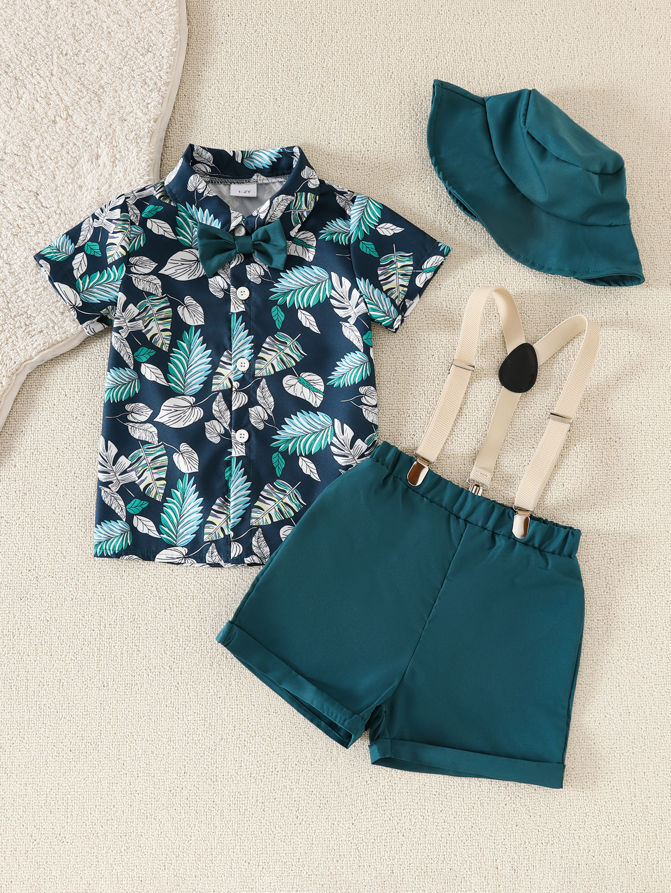 Ensemble de vacances à la plage pour bébé garçon, printemps et été, avec haut imprimé feuille d'érable, manches courtes, short, chapeau et ceinture – 4 pièces