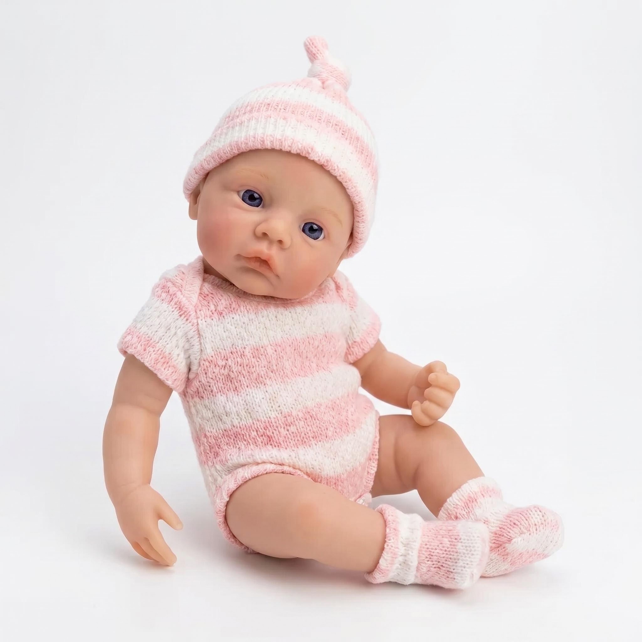 ตุ๊กตาขนาดเล็ก 6 นิ้ว - Meadow NPK ทำจากซิลิโคนแพลตตินั่มทั้งตัว นุ่มมาก ยืดหยุ่นได้ พร้อมชุดเสื้อผ้าขนาดเล็กเข้าชุด