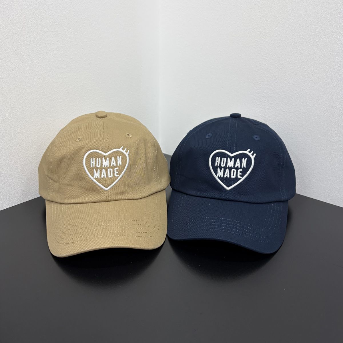 Ultimo Modello di Cappello a 6 Pannelli con Cuore Ricamato, Visiera Curva, Unisex, Stile Minimalista