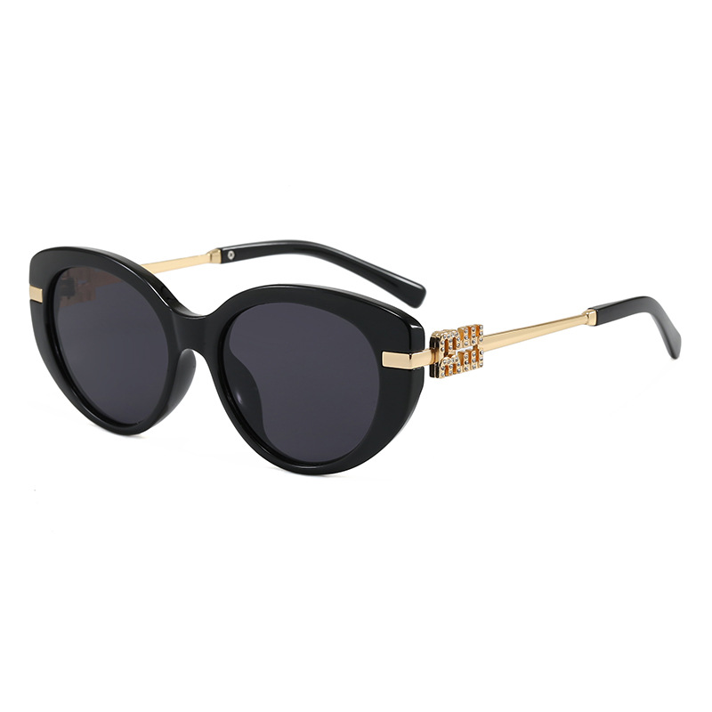 Lunettes de soleil œil-de-chat tendance 2026 pour femme, monture ovale en métal, verres dégradés, strass, protection UV400 pour l'extérieur