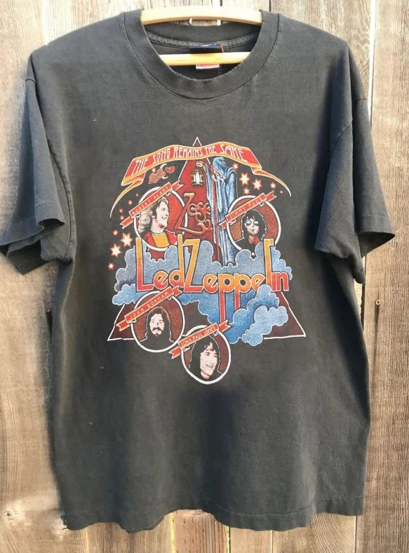 Camisa LED ZEPPELIN 1970s Tour Band com estampa gráfica em carvão, camisa unissex
