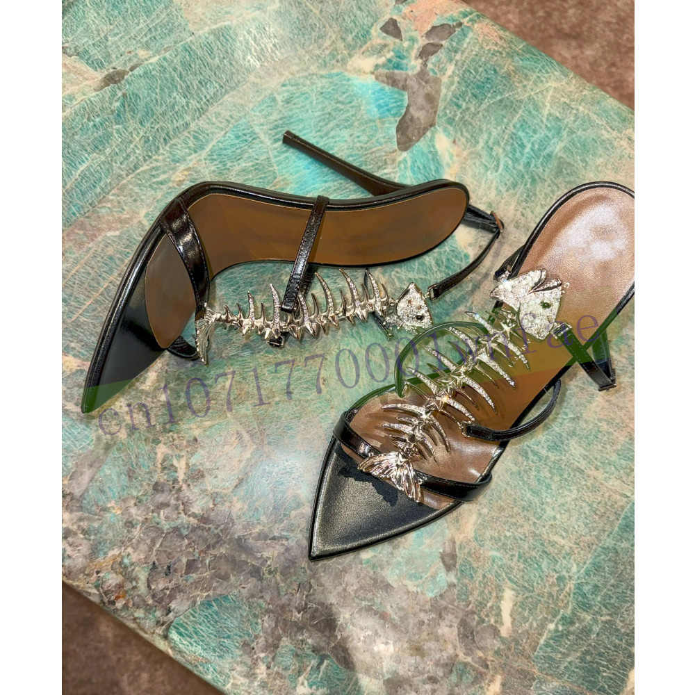 Sandales à talons hauts en cuir verni noir pour femme, à bout pointu, avec décor en strass en forme d'arête de poisson, bride à la cheville, talons aiguilles, pour soirée, club, nuit