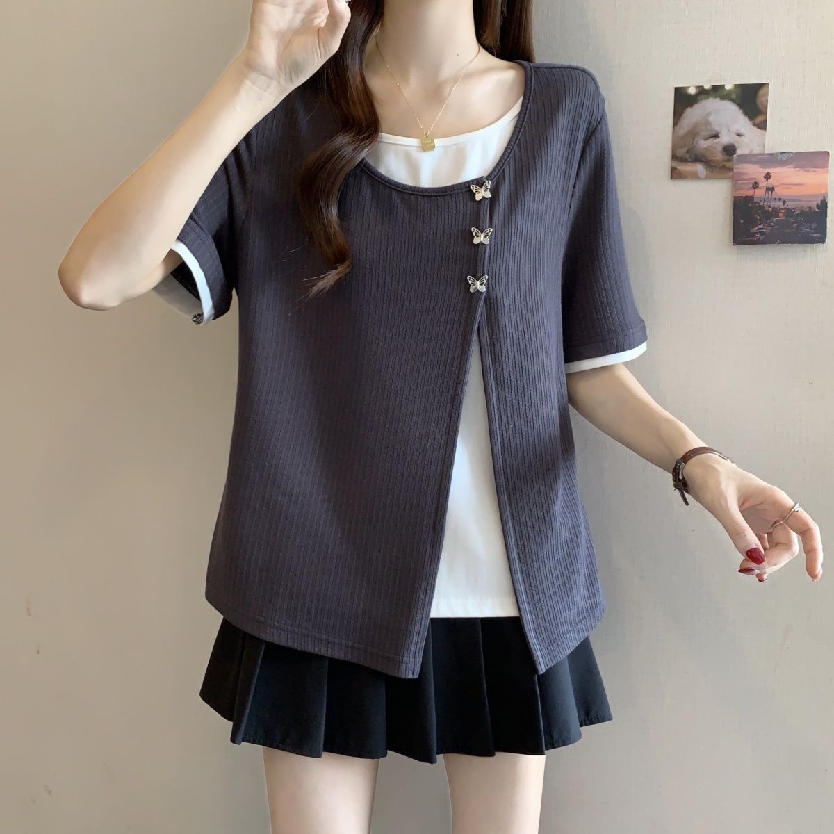 Frühlings- und Sommer-Damenmode in Übergrößen Neuer Pendler-Stil Locker und Leicht Vielseitiges T-Shirt mit Schmetterlingsverschluss und Kurzen Ärmeln