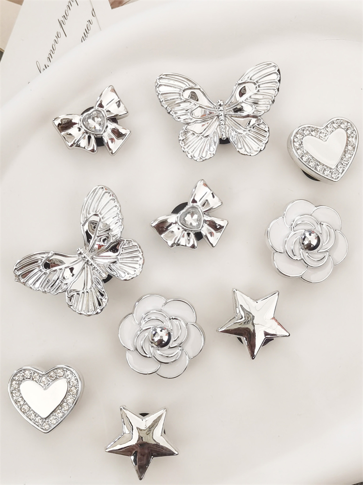 10PCS Schuh Charms Schnallen DIY Clog Zubehör Schmetterling Bowtie Decor Fit Frauen Blase Rutschen Hausschuhe Strand Tasche Sandalen Geschenke