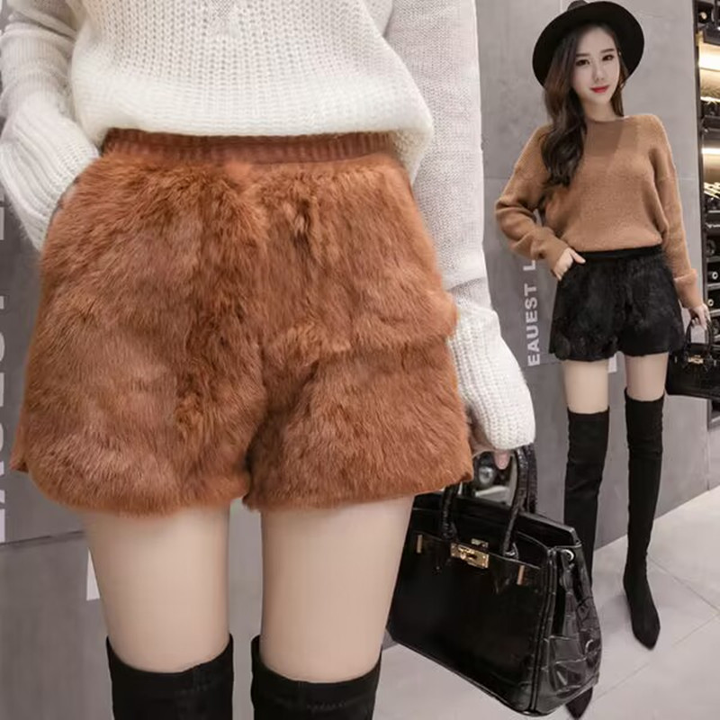 Pantalones cortos elásticos de felpa de cintura alta para mujer, pantalones cortos gruesos de piel Artificial para otoño e invierno, pantalones cortos informales para mujer, botas negras, 2025
