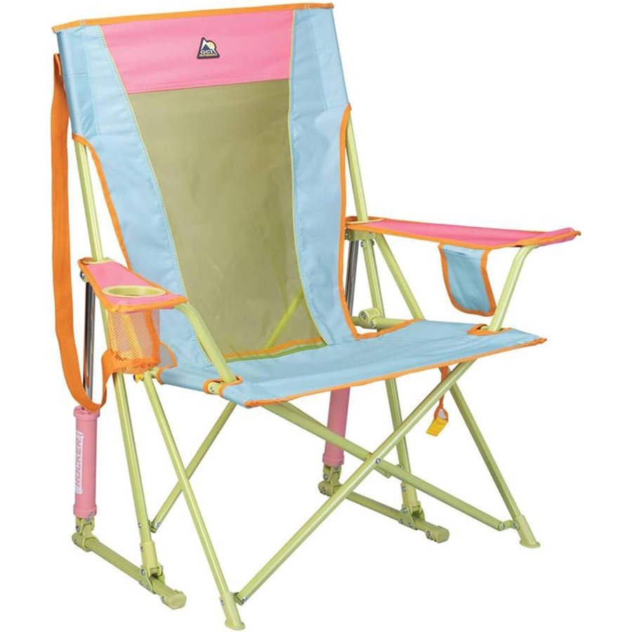 Comfort Pro Rocker Campingstuhl für Outdoor-Abenteuer: Tragbarer, klappbarer Schaukelstuhl mit langlebigen Armlehnen und integriertem Getränk