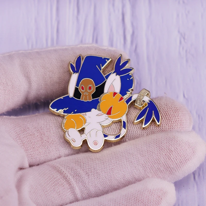Magische Gatomon-Emaille-Anstecknadel mit Zaubererhut, Hexenkatzen-Brosche, Digimon-Abenteuer, inspiriertes Abzeichen, Geschenk für Fans, Flair-Zusatz