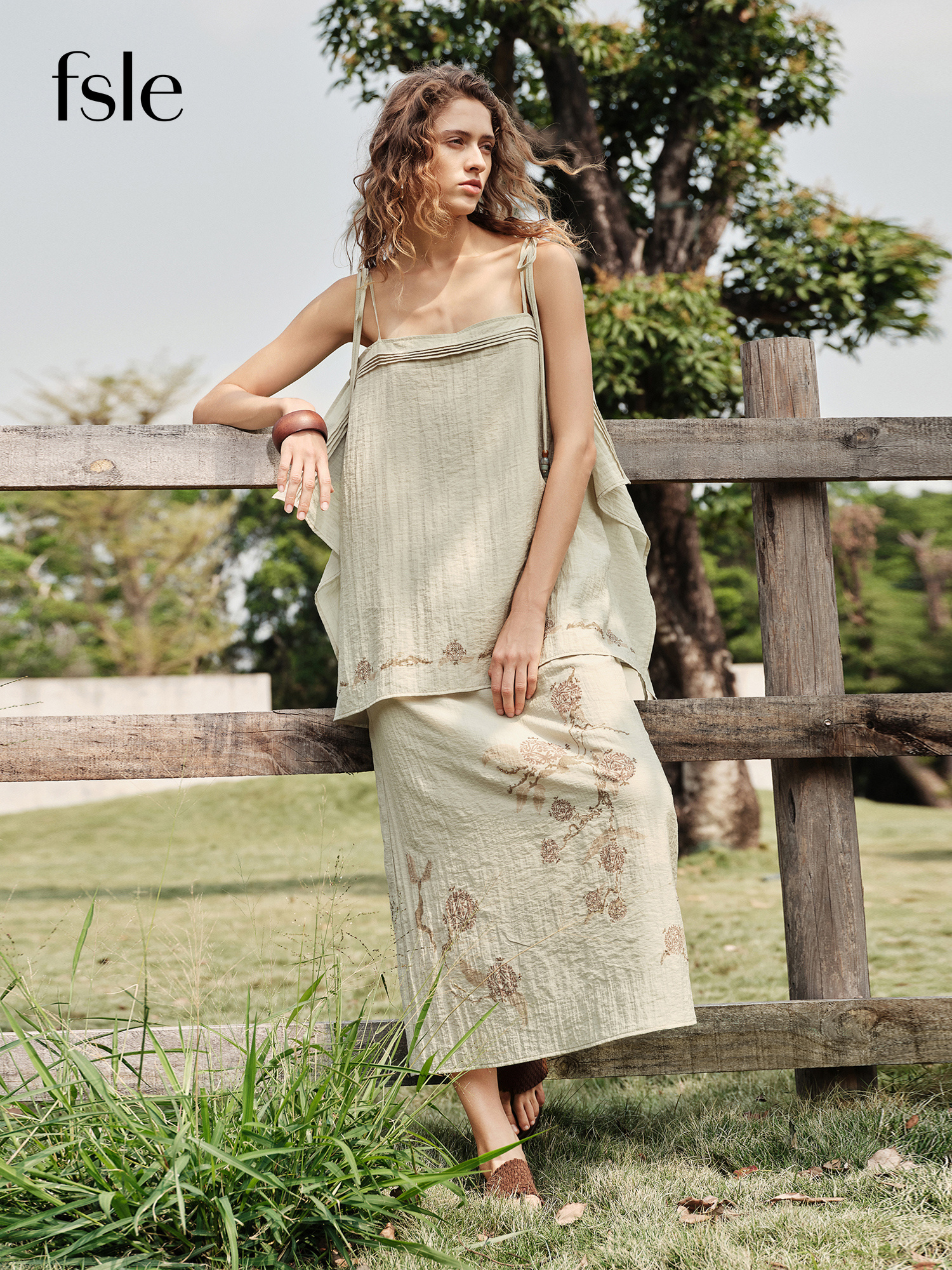 FSLE 【Seria Premium】Zestaw: Sukienka midi na ramiączkach z nadrukiem w stylu vintage, kwadratowy dekolt, bez rękawów, letni strój z elastyczną talią, jedwabny, do biura, na co dzień