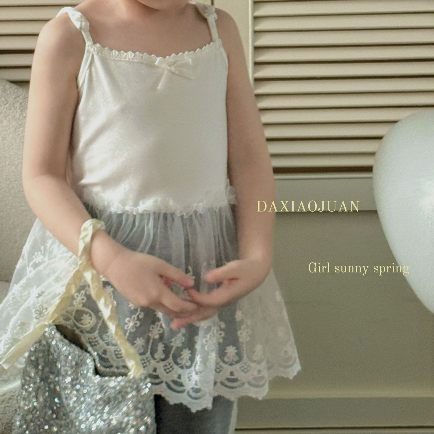 Nuova Canotta Bianca per Bambine Primavera/Estate 2025, Abbigliamento Alla Moda Versatile, Elegante, Carino e Adorabile da Principessa