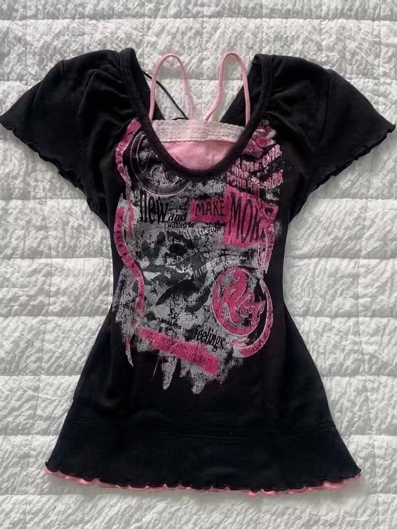 Gothic Hottie T-shirt Pink Femme Short sleeve Streetwear Hip Hop Retro Clothes Women T-shirts Graphic Tee Y2k Aesthetic Crop Top