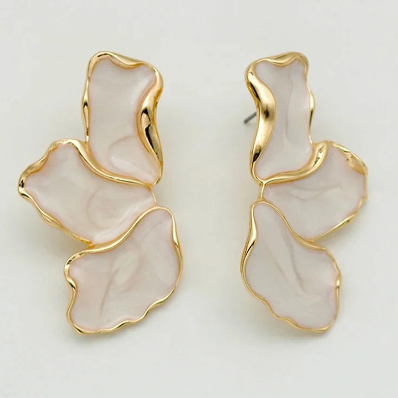 Metall Blume Creme Epoxy Ohrring Stud Frauen Mode Gold Farbe Überzug Unregelmäßige Post Ohrringe Schwere Design Aussage Ohrringe
