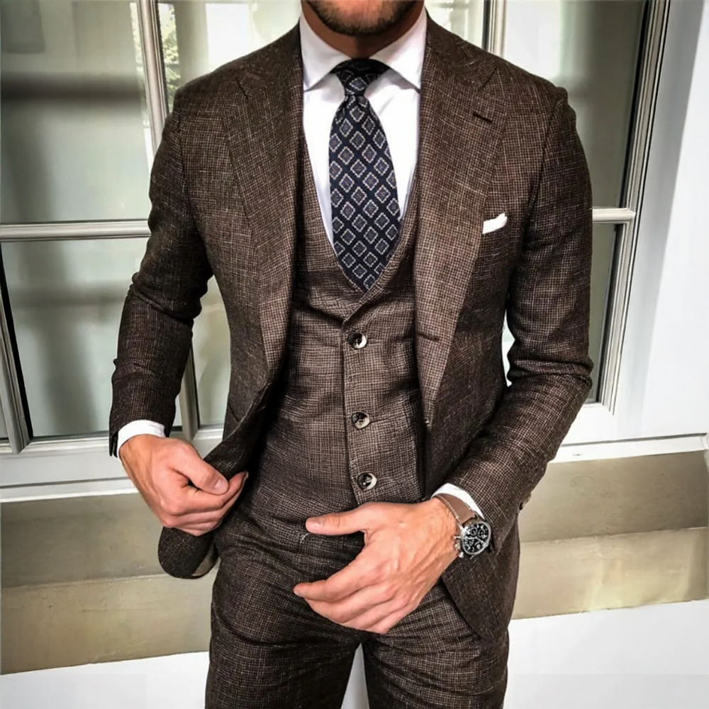 2025 Niestandardowe garnitury męskie dla mężczyzn Plus Size Tuxedo 3 Pieces Slim Fit Groomsmen Blazers Prom Party Bridegroom Męska odzież formalna