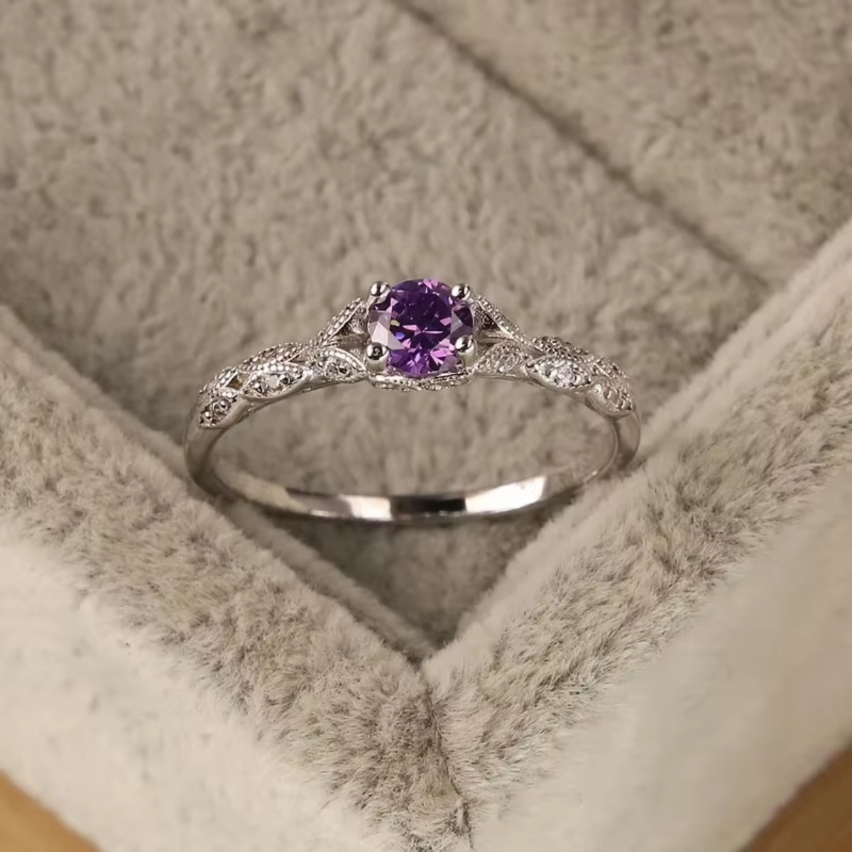 Silver Light หรูหราสไตล์ Amethyst zircon แหวนผู้หญิงยุโรปและอเมริกาแฟชั่นอัญมณีแหวนอารมณ์