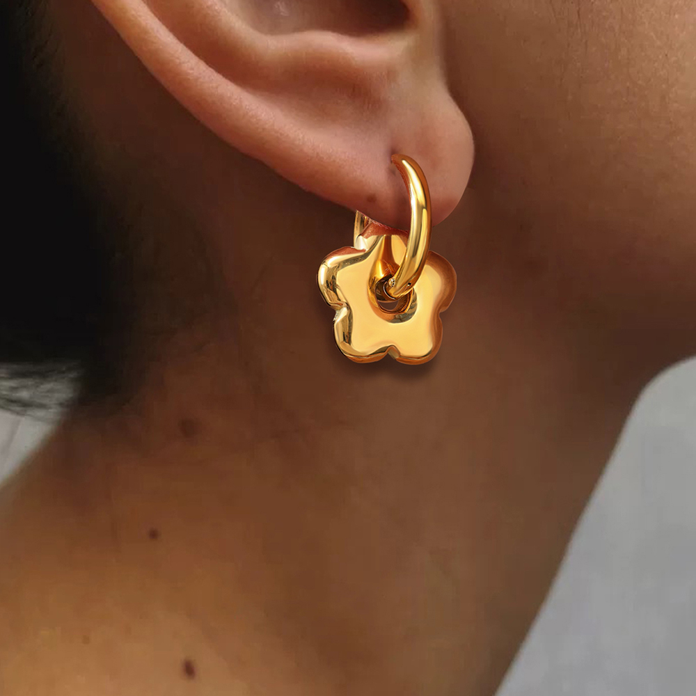 Stainless Steel Earrings Flower Openwork Engraving carvings Small and exquisite design Earrings For Women Jewelry Party Wear