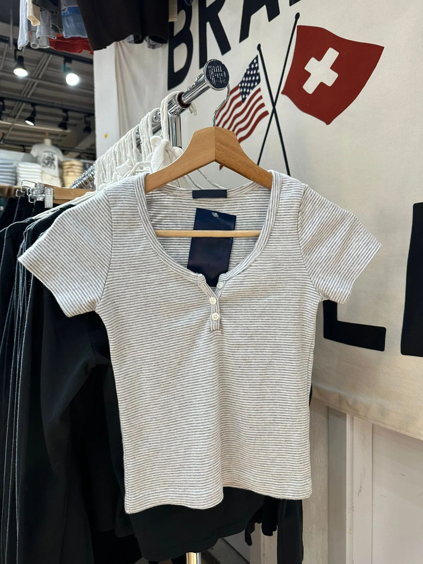 Y2k Classic Stripes Slim Crop Top Summer Button Round Neck Miękkie bawełniane koszulki z krótkim rękawem Sweet Cute Fashion Tops dla kobiet