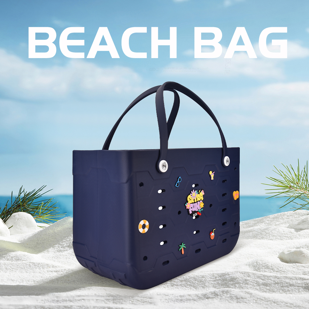 Bolsa de Praia Grande Impermeável em EVA Perfurada para Mulheres, Bolsa de Mão Casual para Viagem ao Ar Livre com 5 Pingentes Fofos Aleatórios