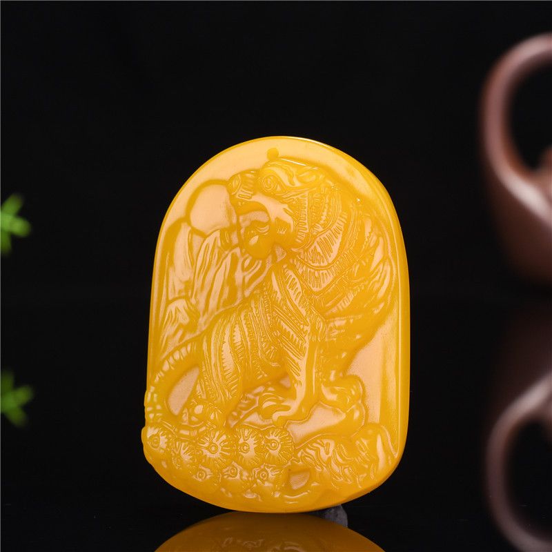 Huanglong Colgante de tigre de montaña de jade, aceite de pollo, colgante de tigre del zodiaco amarillo, colgante de tigre que trae Vigor, colgante de jade para hombres y mujeres