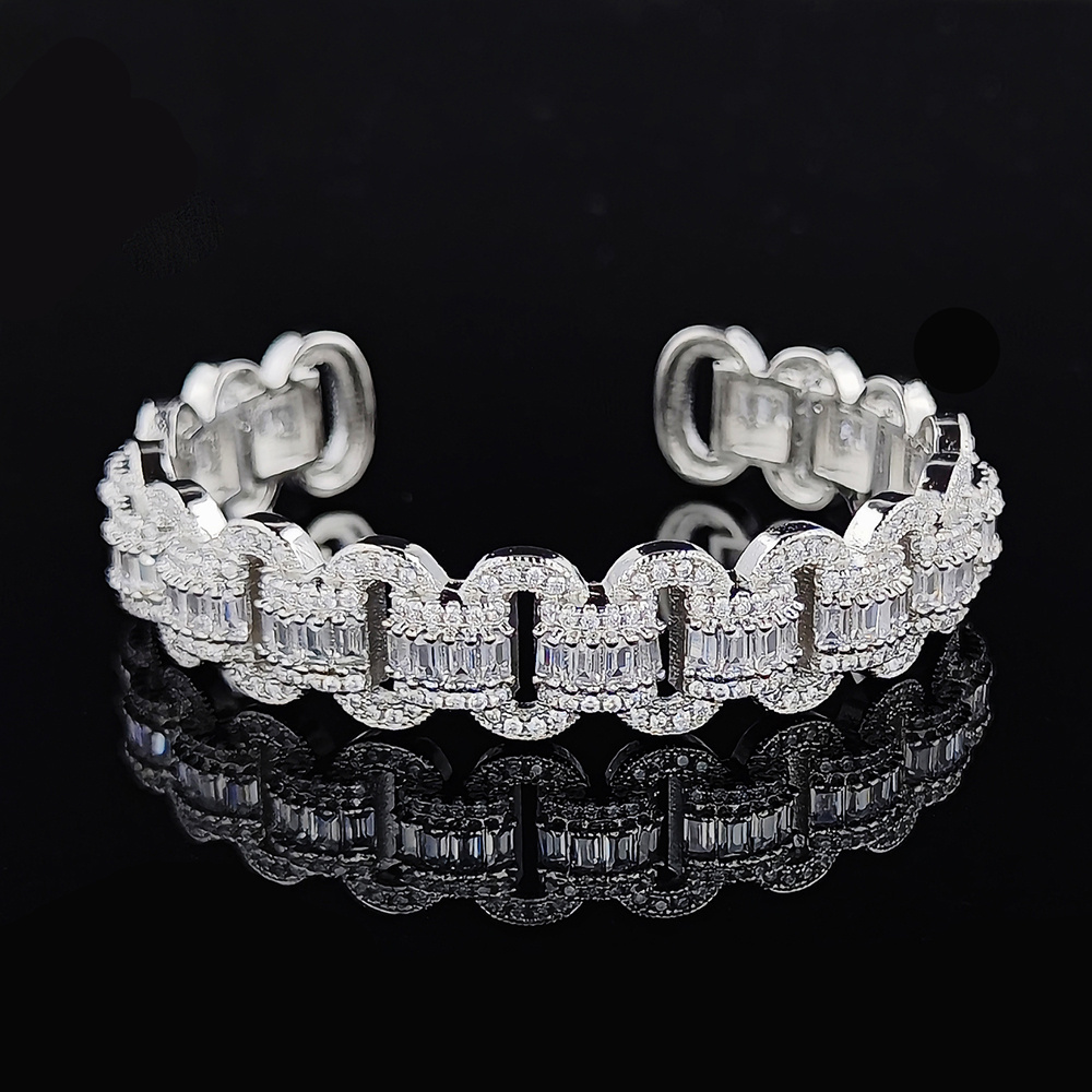 2023 New Arrival Luxo Oval Cor Prata Na Mão Pulseira Pulseira Para As Mulheres Presente De Aniversário Jóias Venda Em Massa S8071