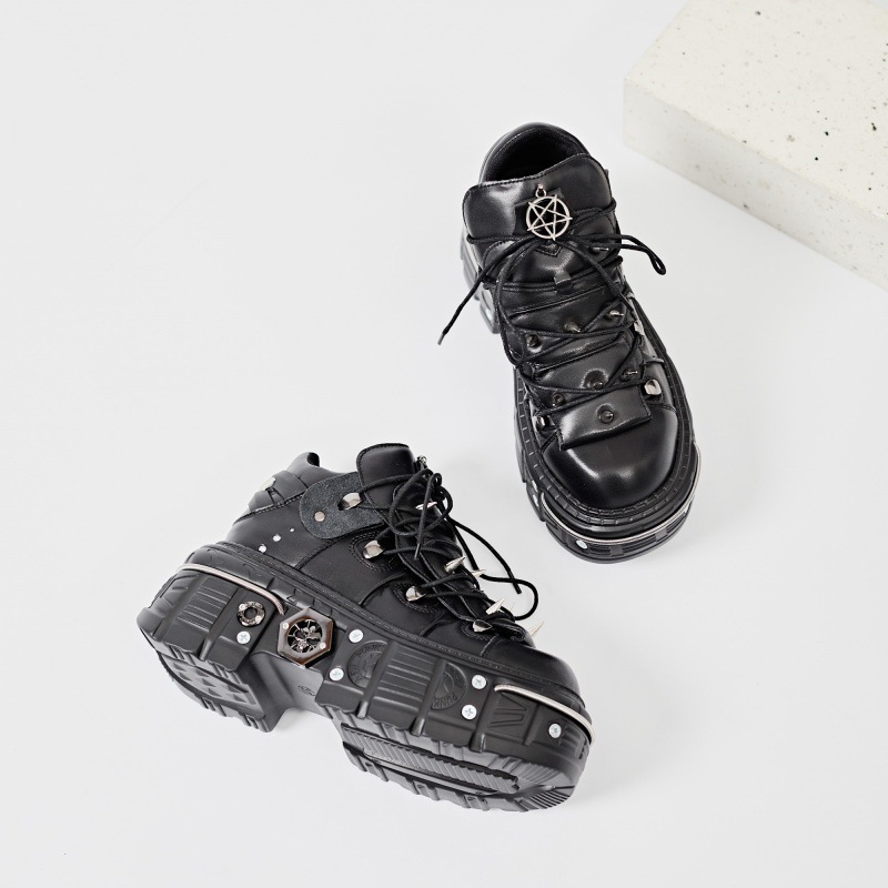 Chaussures montantes à plateforme de style punk, choix unique avec ornement en métal