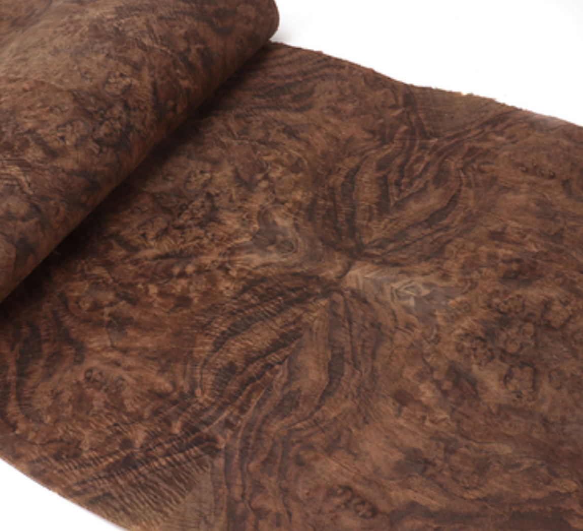 Länge: 2,5 Meter, Breite: 580 mm, T: 0,3 mm, natürliche Walnussspleißen mit Gratoberfläche, Holzfurnier, Lautsprecher-Möbeldekoration