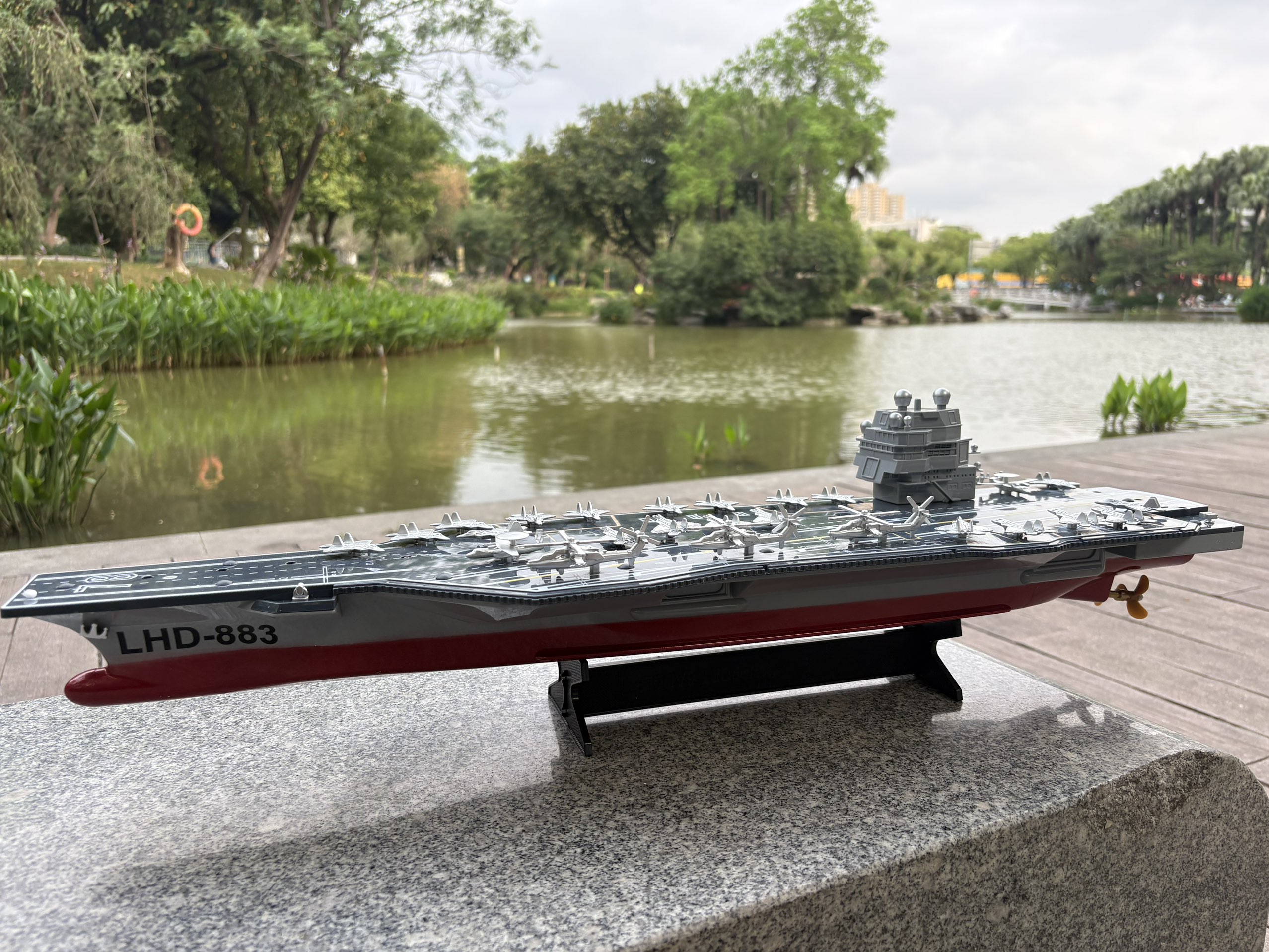 Navio Porta-Aviões Controlado Remotamente 2026 Super Grande 70CM Simulação de Porta-Aviões Navio Militar Grande Controlado Remotamente
