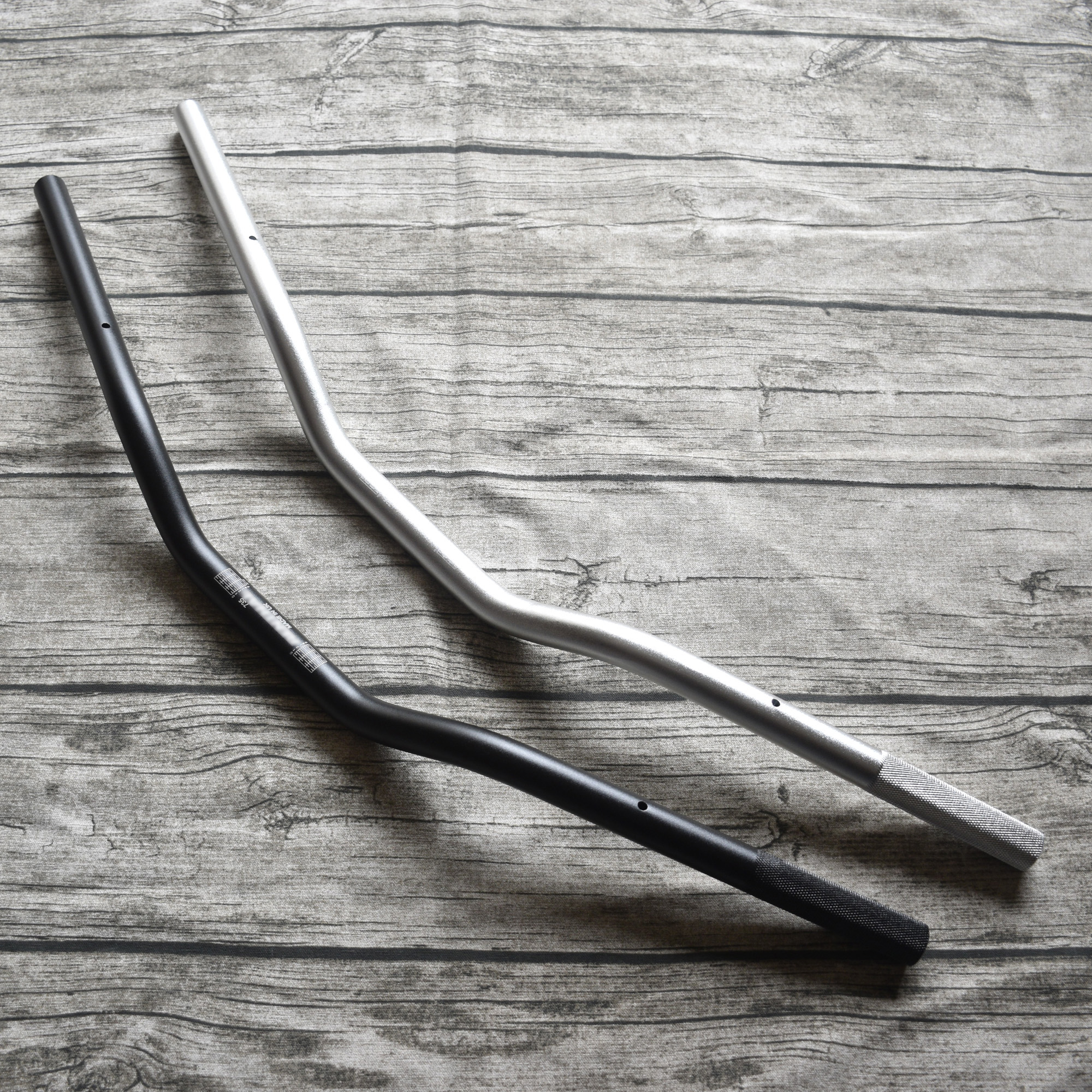 Stang Motor 22mm 7/8'' CNC Aluminium Alloy Sand Anodizing Handle Bars 735mm untuk Cafe Racer MT07 MT09 Z800 Z900 Ninja 400