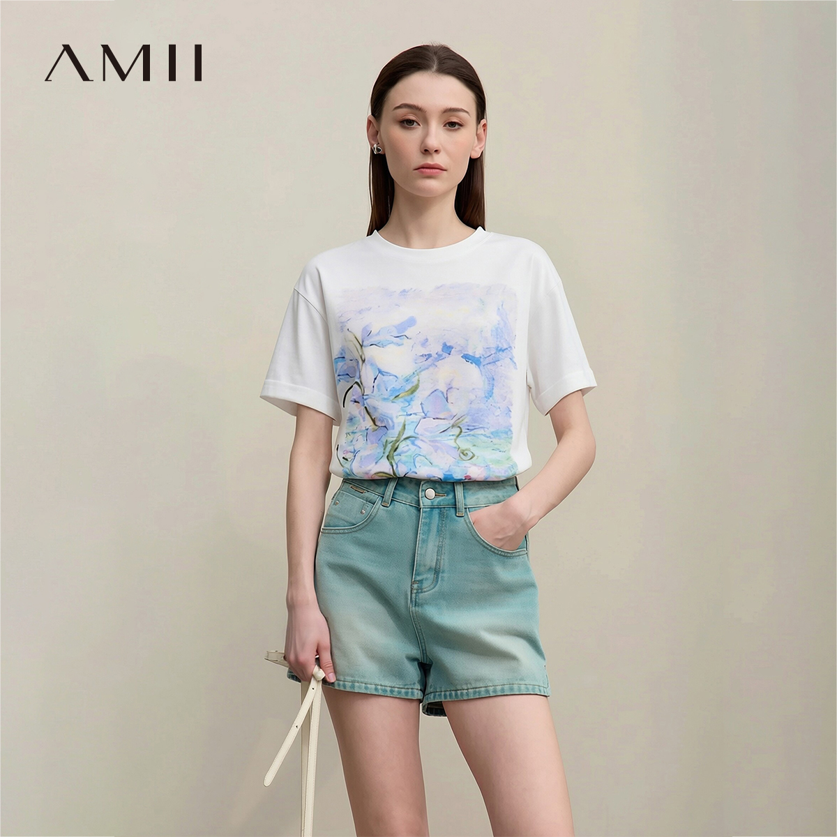 อามี มินิมอลลิซึมเสื้อยืดผู้หญิง 2025 ฤดูร้อนใหม่แขนสั้นผ้าฝ้ายความยาวปานกลางศิลปะสีน้ำมันพิมพ์เสื้อลำลองหญิง 12642221