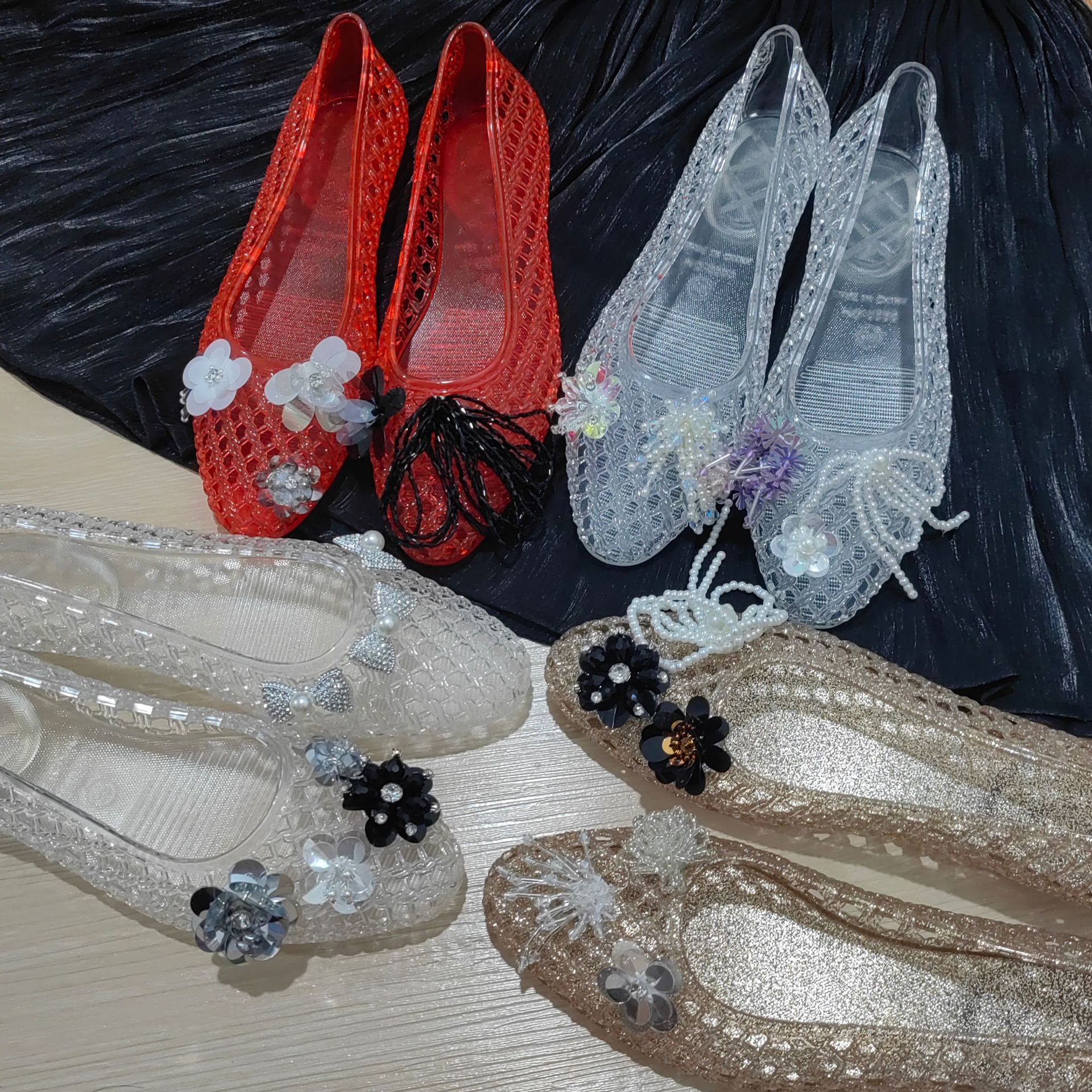 Nouvelles sandales plates en gelée cristalline faites à la main avec motif floral pour femmes – Collection été très prisée
