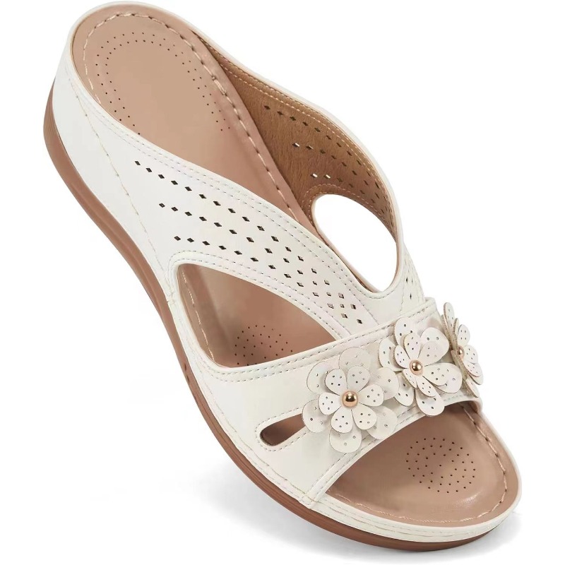 Neue Damen-Hausschuhe, lässige, florale, hohle Keilsandalen, Strandschuhe, modische Outdoor-Plateausandalen, bequeme, rutschfeste Sandalen, Übergröße 43