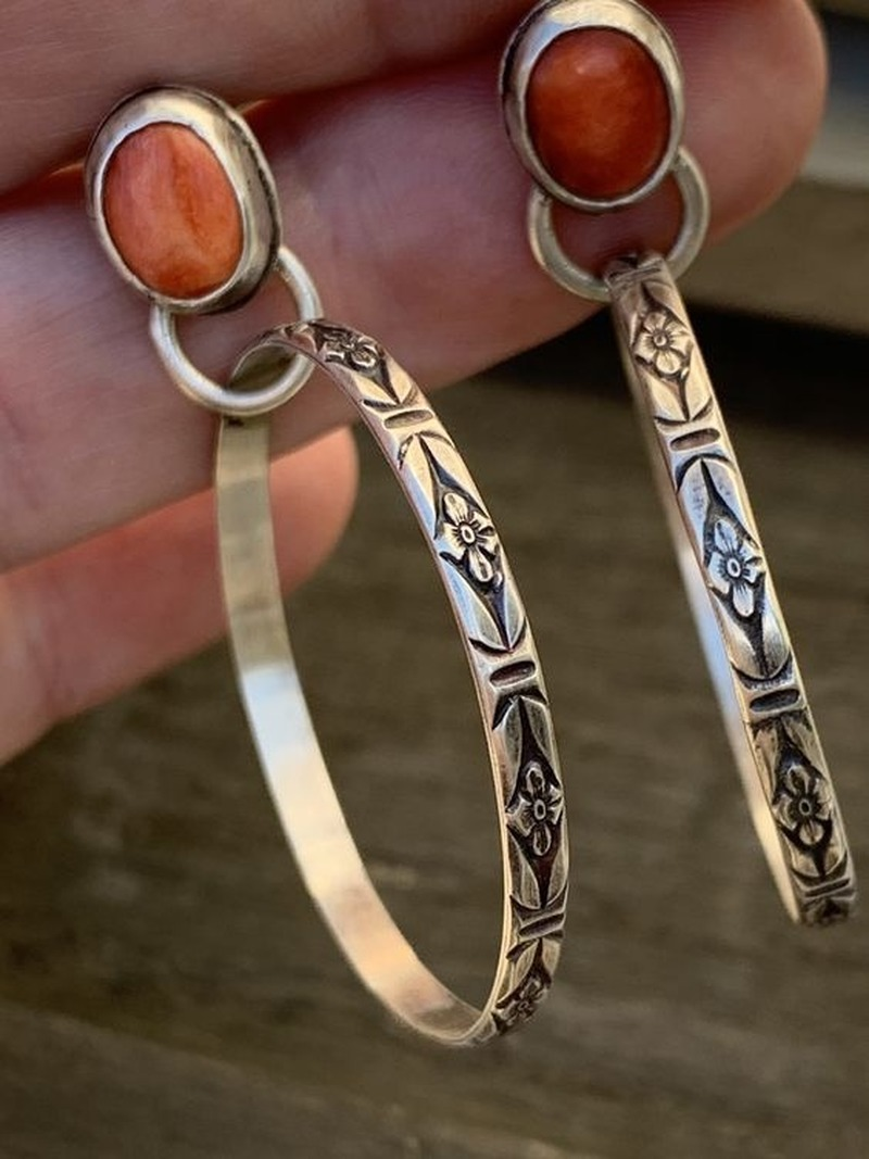 Vintage vierkante koraalsteen oorbellen etnische sieraden zilveren kleur metalen snijwerk patroon ronde bungelende oorbellen voor vrouwen
