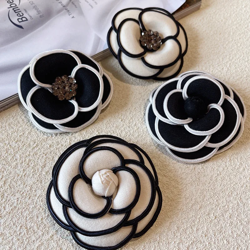 Koreanische Mode Stoff Kamelie Blume Brosche Pins für Frauen Kristall Elegante Corsage Hochzeit Broschen Schmuck Zubehör