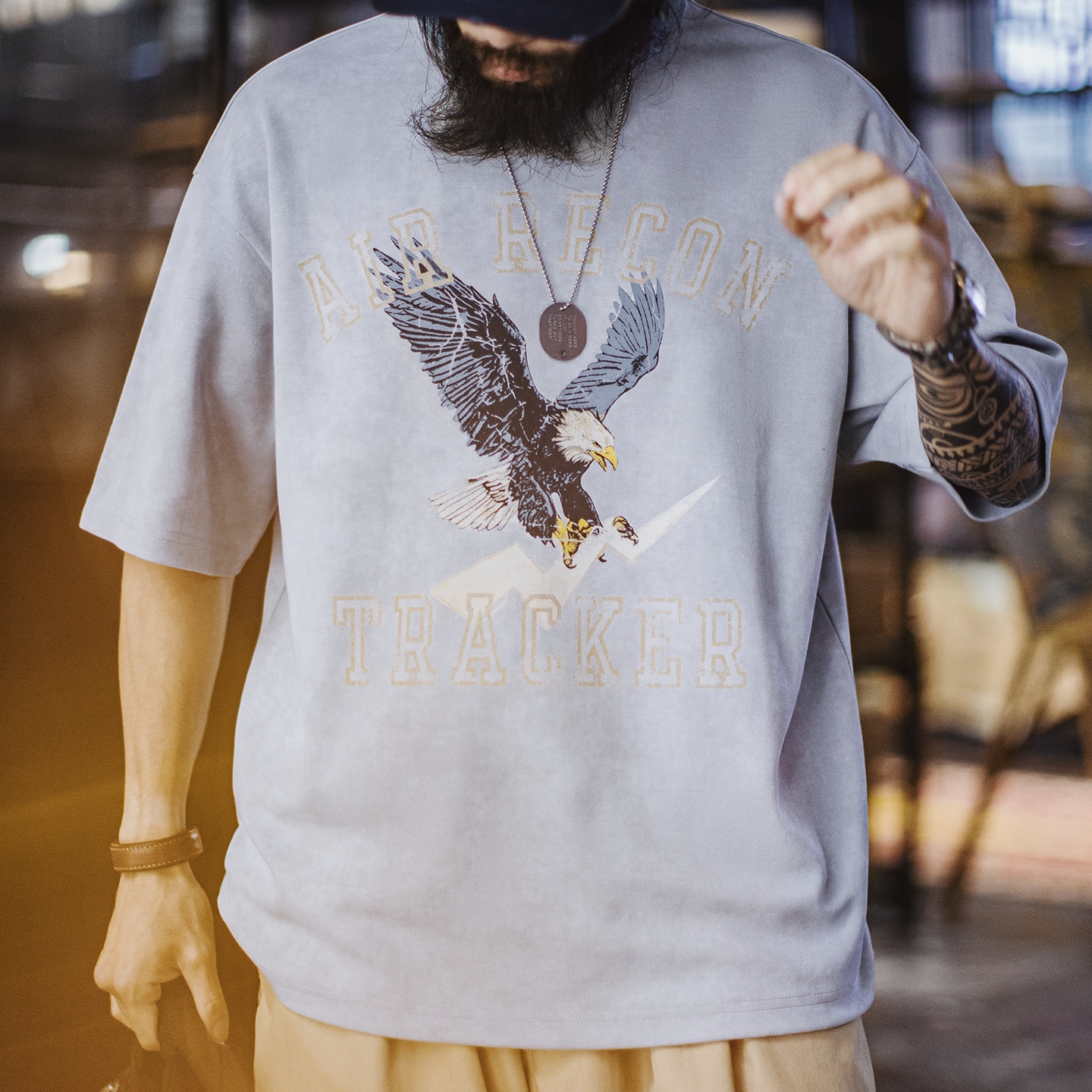 Camiseta Masculina Maden com Estampa Gráfica, Manga Curta, Caimento Solto, Ombro Caído, Efeito Lavado, Casual, Verão, Vintage, Azul Claro, Gola Redonda
