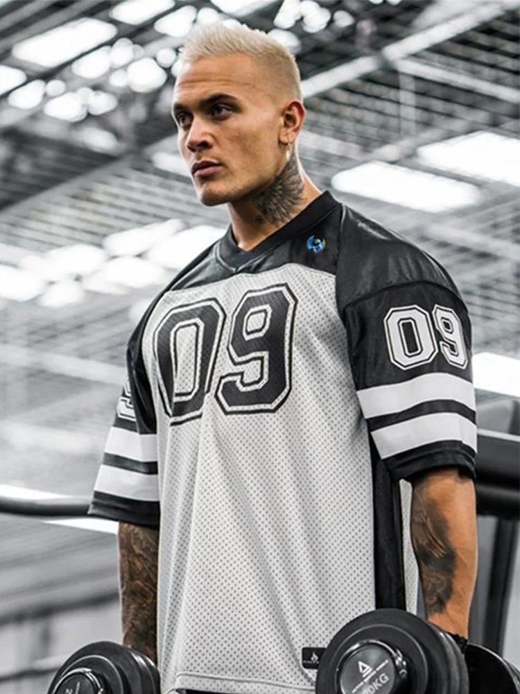 NIEUWE Merk Mannen t-shirt Sneldrogende Ademende T-shirts mannen Voetbal Jersey Shirt sport Losse Bodybuildi t-shirt Maat M-XXL