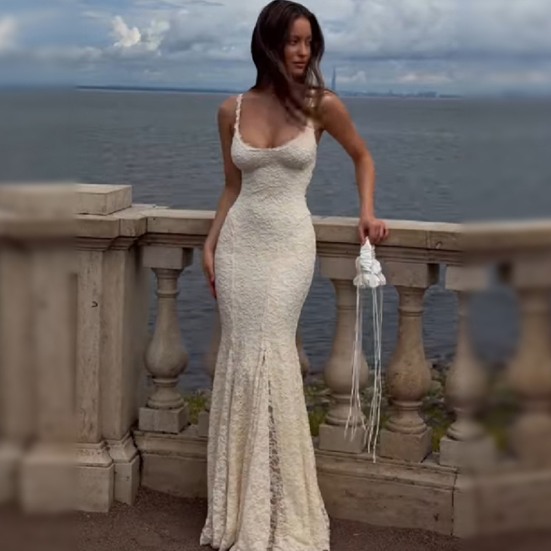 Elfenbeinfarbenes, florales Spitzen-Meerjungfrauen-Maxikleid für Damen mit Spaghetti-Spitzenbändern, überkreuztem Rücken, figurbetontem, ausgestelltem Rock, Hochzeitskleid, Partykleid