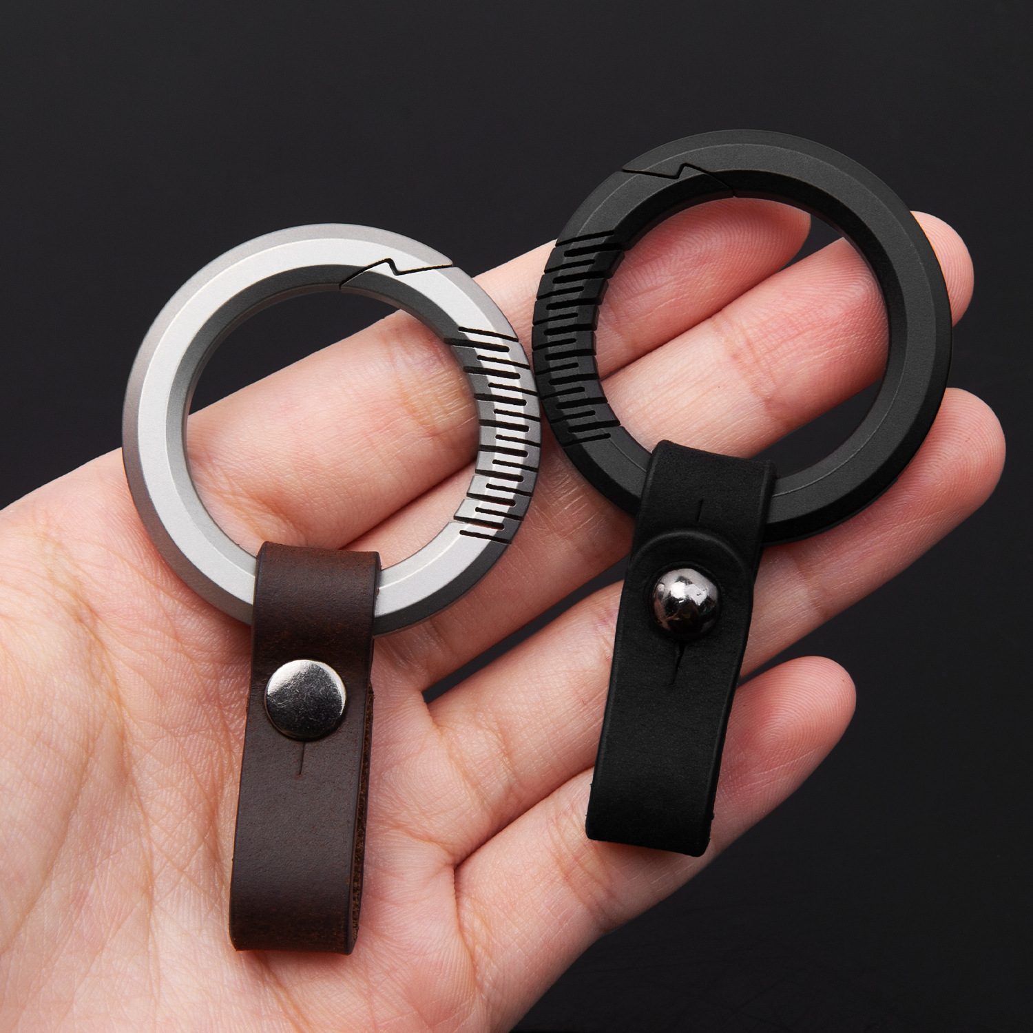 LLavero de cuero de titanio negro, llaveros de cuero de vaca de lujo para coche, joyería EDC ligera para llavero, el mejor regalo para hombre