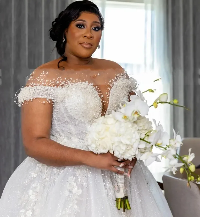 Robe de mariée personnalisée pour la mariée, col transparent, dos lacé, grandes décorations de perles et sequins, grandes tailles, robes de mariée africaines pour femmes