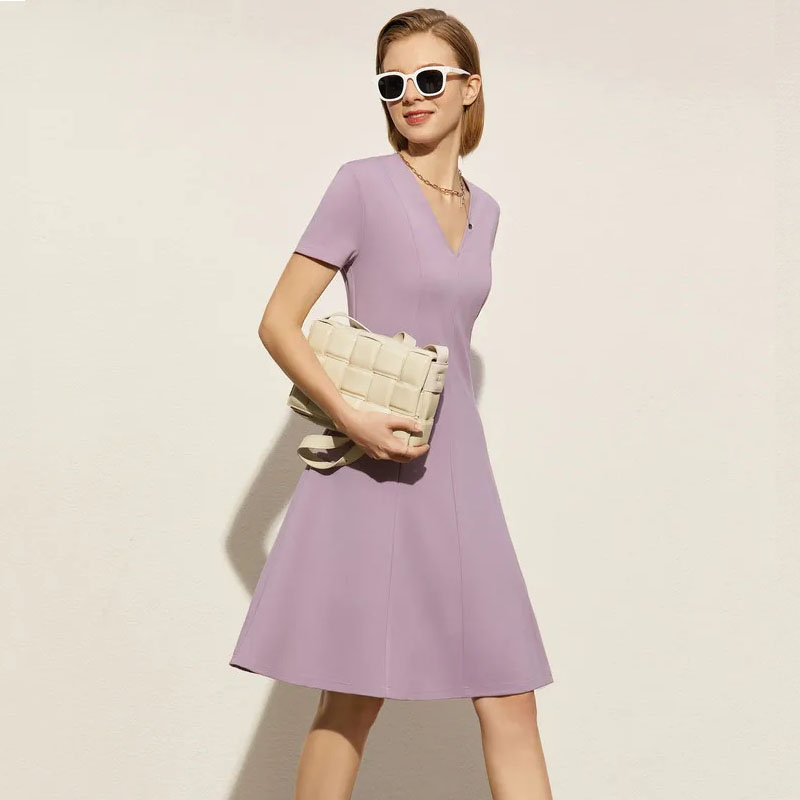 Amii-minivestido minimalista de verano para mujer, traje liso con cuello de pico, ajustado hasta la rodilla, 12160003