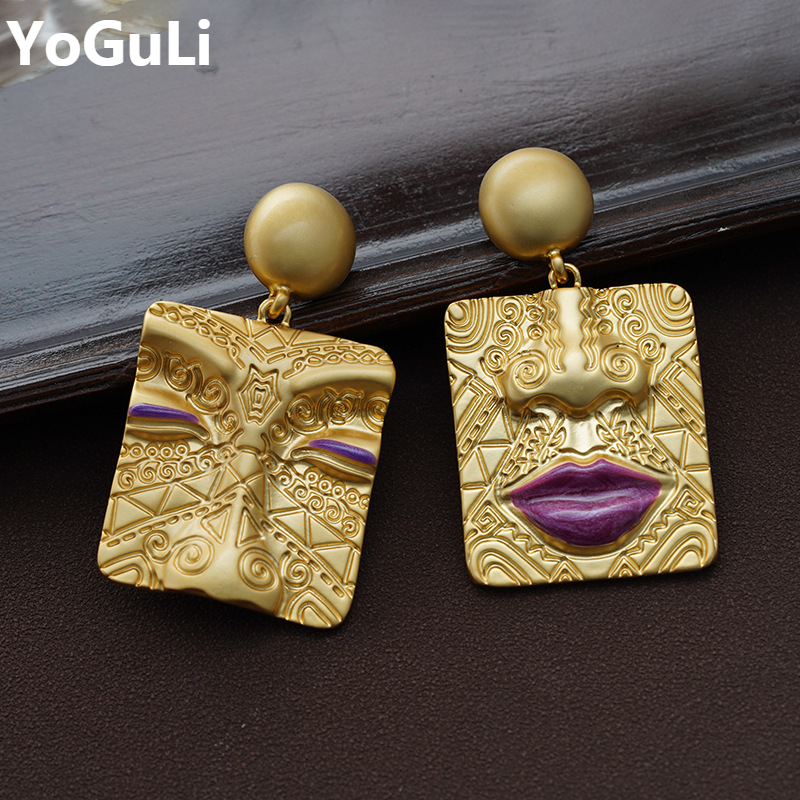 Retro Sieraden Standbeeld Drop Persoonlijkheidsontwerp Hoge Kwaliteit Messing Asymmetrische Oorbellen Voor Vrouwen Cadeau