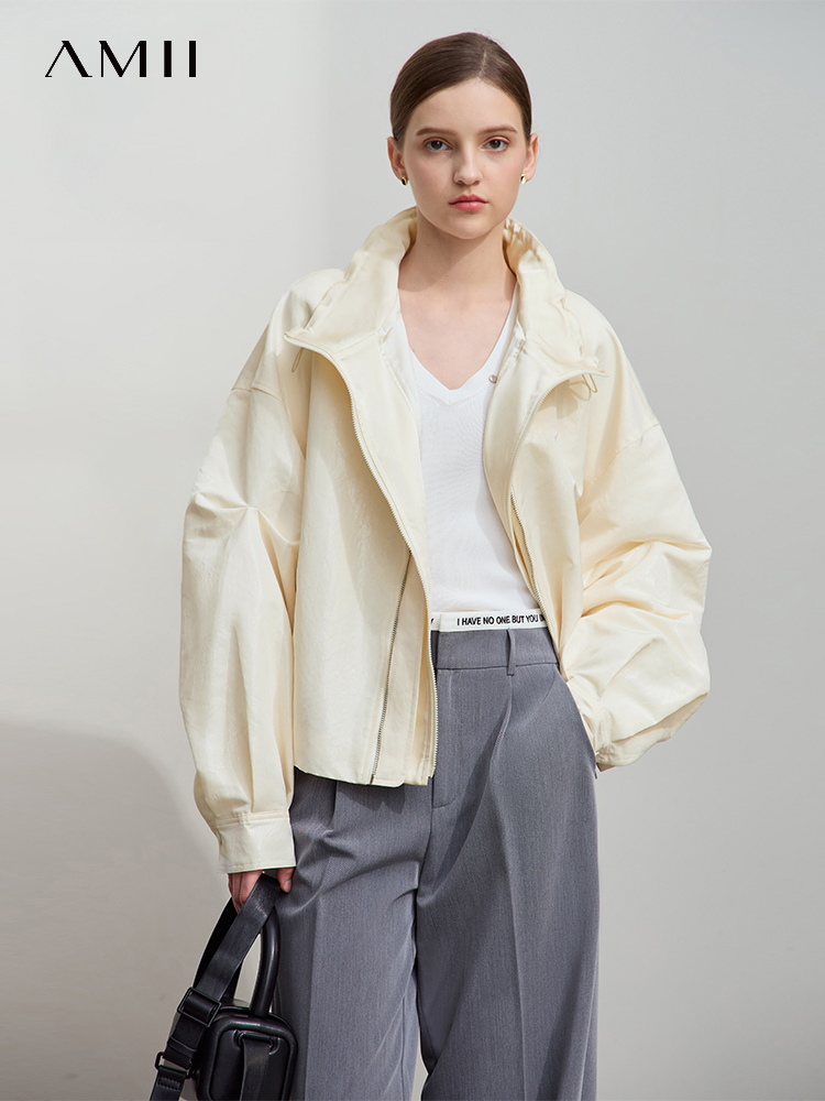 Amii Minimalist Autumn Silky Glossy Casual Loose Double Neck Fake Two Piece Shoulder Long Sleeve Zipper Short Jacket 12541059 เสื้อแจ็คเก็ตสั้นแบบมีซิป แขนยาว คอสองชั้น ดีไซน์เรียบง่าย สไตล์ลำลอง เนื้อผ้ามันเงา 12541059