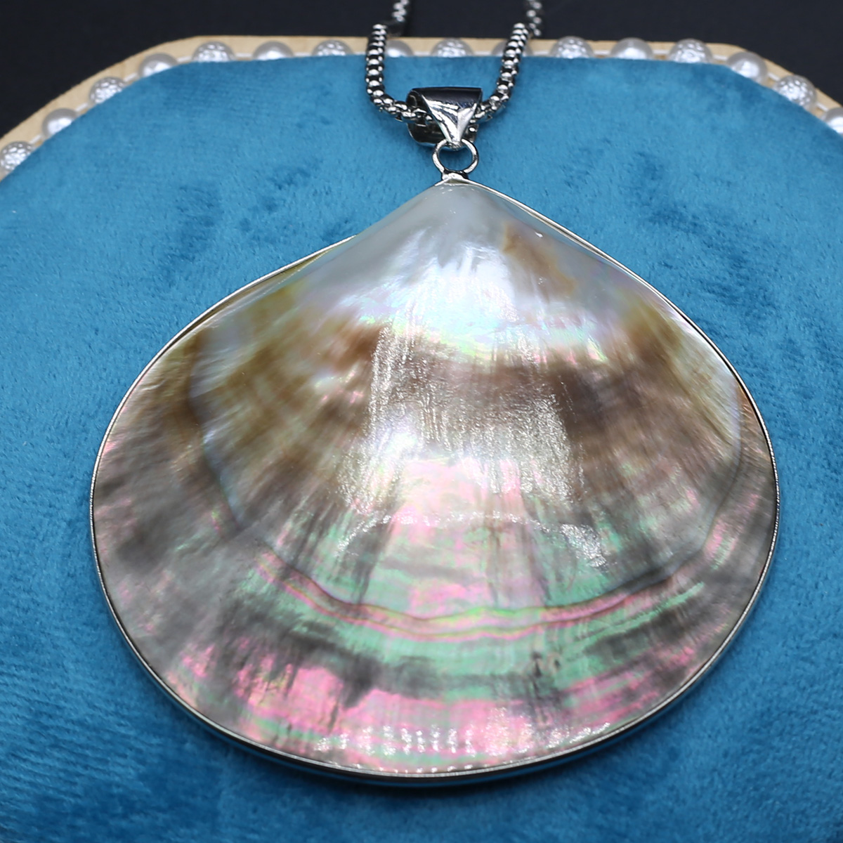 Pendentif en métal en forme d'éventail pour femme, coquillage naturel charmant, collier à la mode, bijoux de bricolage, cadeau en gros, 45x45mm