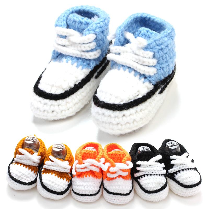 Adorável tricô sapatos de bebê multi cor infantil berço sapatos recém-nascidos prewalker artesanal bebê menina menino chinelos