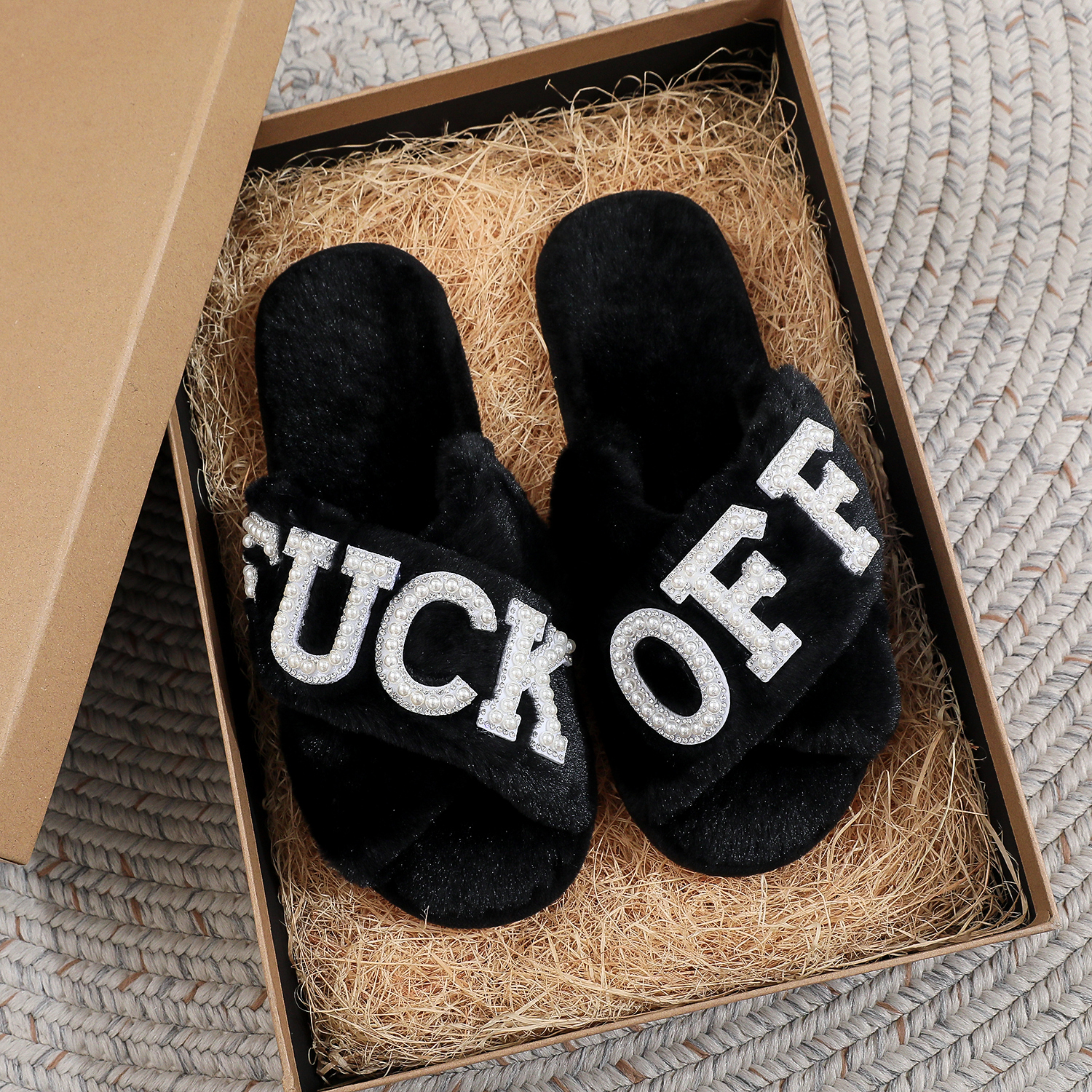 Light Luxury Black Cross-Strap Plush Home Slippers with Pearl Rhinestone Letters, Quirky and Unique, Non-Slip Soft Sole Indoor Slippers, Same Style as European and American Influencers, Women's Warm Thick Plush Bedroom Guest Slippers, Comfortable Plush Sl