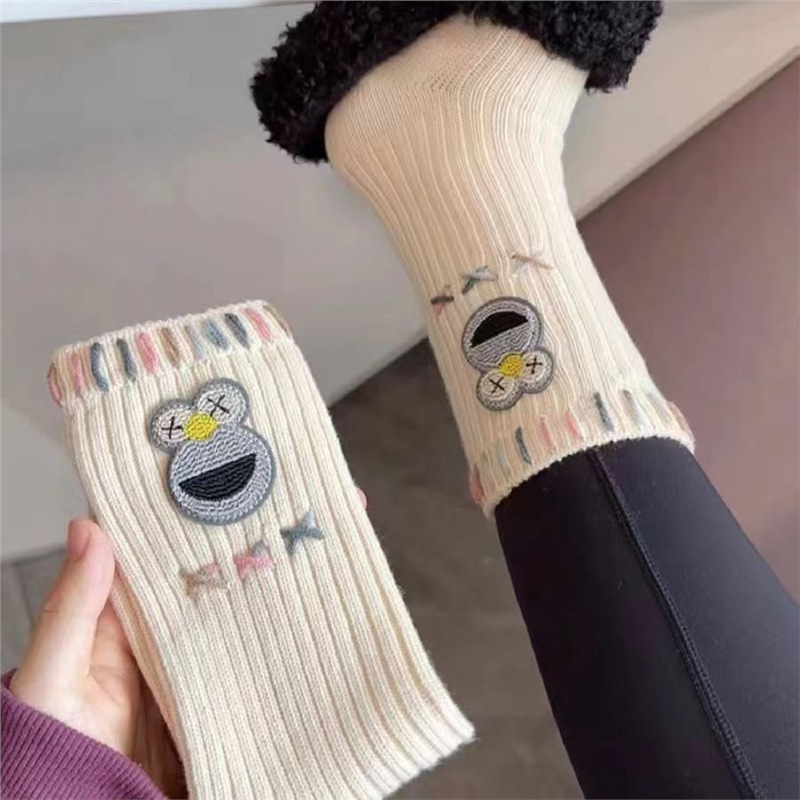 Meias esportivas de tubo médio para mulheres, meias pequenas de sapo, moda interior, personalidade, uso externo, tudo retrô, nova moda média
