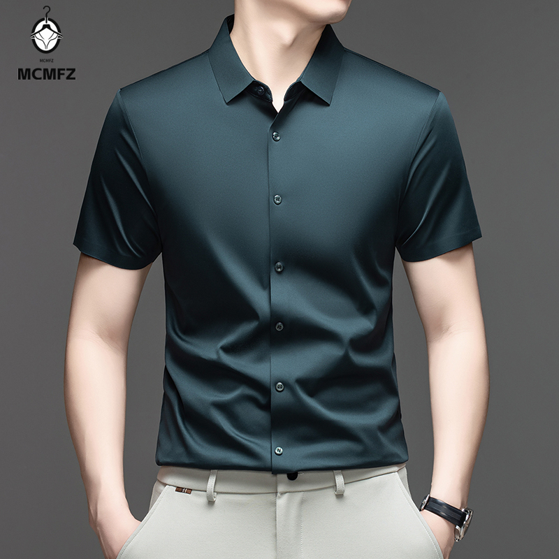เสื้อเชิ้ตแขนสั้นผู้ชายสไตล์ลำลอง ผ้าไหมน้ำแข็ง ระบายอากาศได้ดี ไม่ยับง่าย เหมาะสำหรับฤดูร้อน สวมใส่ได้ทั้งแบบลำลองและเป็นทางการ