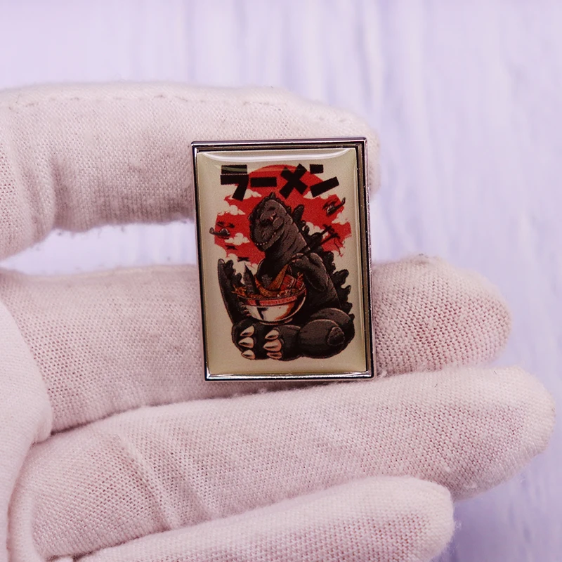 เข็มกลัดเข็มกลัดรูปราเมงของ kaiju สัญลักษณ์งานศิลปะที่ตลกแบบญี่ปุ่น