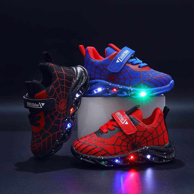Mgo kinderschoenen voor jongens, oplichtende schoenen, lichtgewicht schoenen, 2024 lente- en herfstnieuwe knipperende schoenen, modieuze trendy schoenen met spinnenwebmotief, sportschoenen voor jongens, mesh lenteschoenen geschikt voor 1-3 jaar oud, vrije
