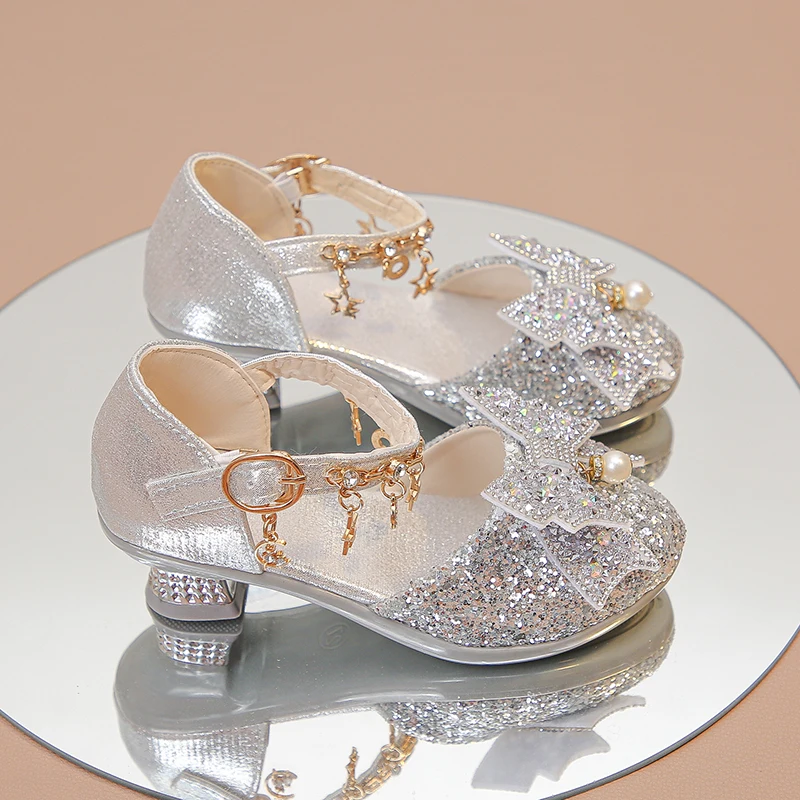 Scarpe da ragazza in pelle con tacco alto Tacchi alti per la festa nuziale Strass glitterati con fiocco per bambini Ciondolo scintillante scintillante