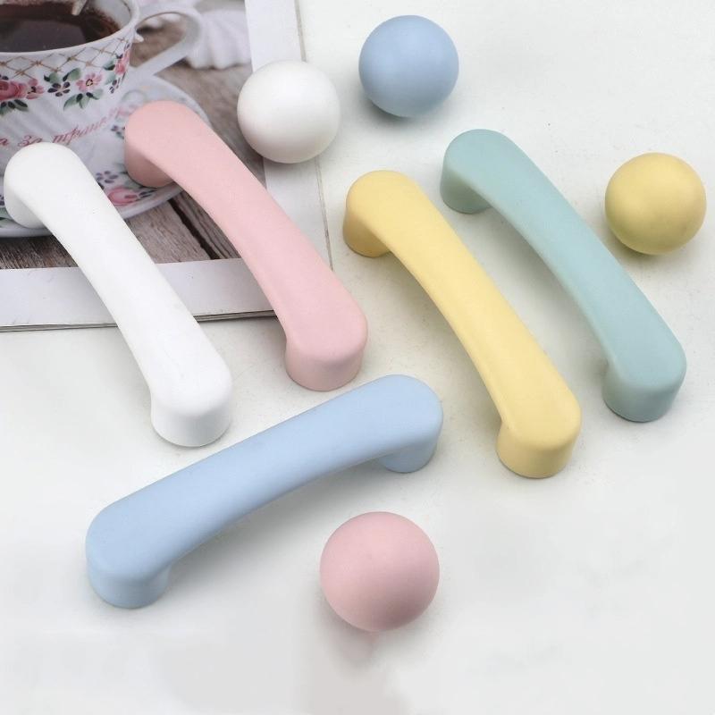 Scandinavische stijl keramische kinderkamerkast handgrepen Macaron kleurrijke ronde ladeknoppen en trekt kindermeubelgrepen