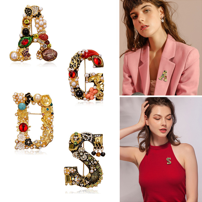 ผู้หญิงคลาสสิกหรูหราตัวอักษร Shell Pearl เข็มกลัด Vintage แฟชั่น Lady Wedding Party เข็มกลัด Pin ป้าย Retro คริสตัล Pins